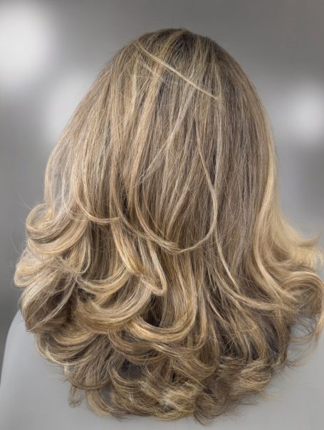 Corte de pelo en Torrelodones con capas y peinado profesional en Espacio Torrelodones